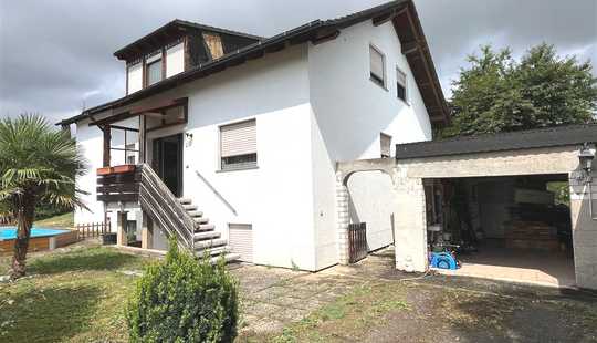 Bild von EUPORA® Immobilien: Wohnhaus mit Garten, Pool und Garagen in Alzey - Weinheim.