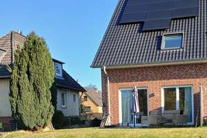 Start in den Sommer im neuen Zuhause/energieeffizientes A+ Haus im Grünen