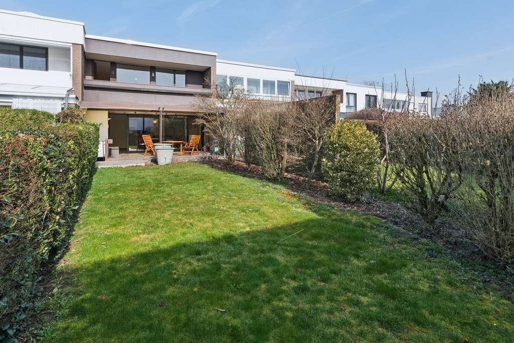 Immobilie in Steinbach - Reihenhaus im Bauhausstil mit schönem Garten - Bild 0