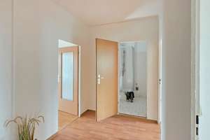 Sonnige Wohnung mit großem Balkon lädt zum Entspannen ein. – Scharnhorstring 14, 39130 Neu Olvenstedt, Magdeburg – Vorschaubild 3
