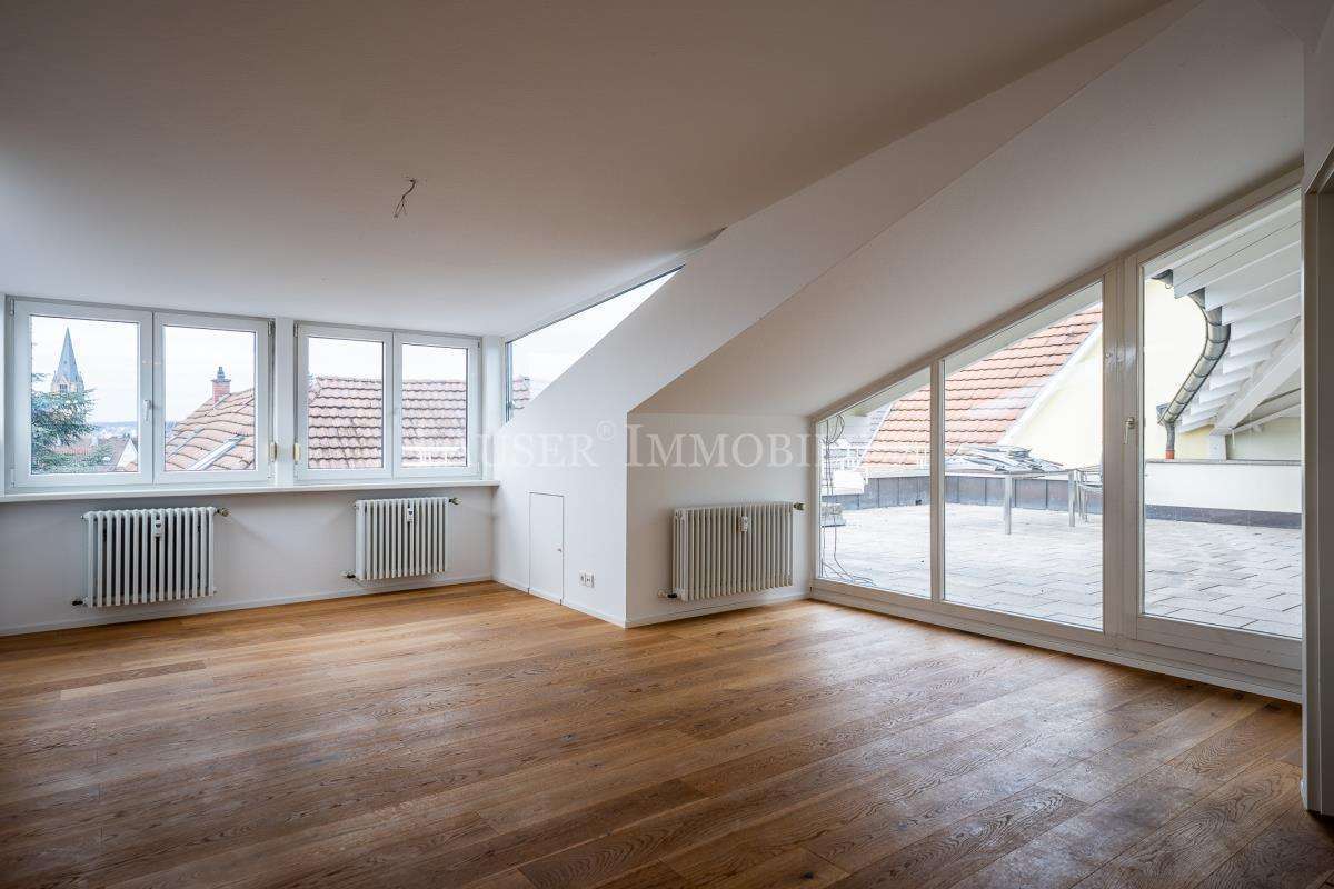 Riesige 3,5-Zimmer-Dachgeschoss-Wohnung (Fahrstuhl) mit Aussichtsterrasse in S-Möhringen - Foto 2