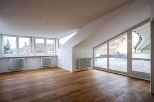 Riesige 3,5-Zimmer-Dachgeschoss-Wohnung (Fahrstuhl) mit Aussichtsterrasse in S-Möhringen – Die vollständige Adresse der Immobilie erhältst du vom Anbieter., 70567 Möhringen-Mitte, Stuttgart – Vorschaubild 2