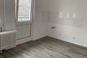 Neu sanierte, geräumige 1-Zimmer-Wohnung mit grosser Wohnküche zur Miete in Wuppertal – Wikinger Str. 4, 42275 Oberbarmen, Wuppertal – Vorschaubild 2