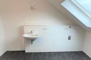 * charmante DACHGESCHOSS 2 ZKG Wohnung mit gemütlichen Holzbalken * Abstellkammer * Ohne Aufzug – Die vollständige Adresse der Immobilie erhältst du vom Anbieter., 66115 Burbach, Saarbrücken – Vorschaubild 9
