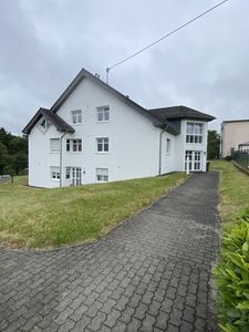 Gepflegte 3-Zimmer- Hochparterrewohnung mit Balkon in Kaisersesch