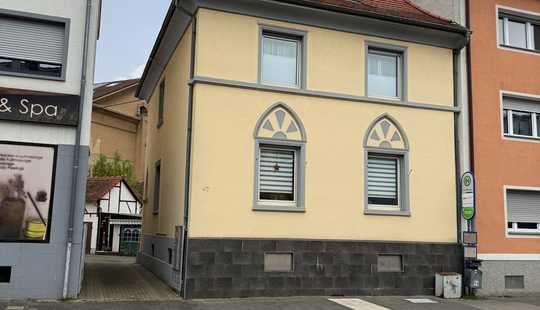Bild von Zweifamilienhaus und Dreifamilienhaus mit Garten und Hof in Offenbach-Bieber, voll vermietet