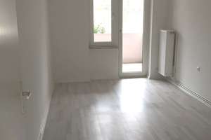 "schicke Erdgeschoss- Wohnung auf 60m² mit Balkon und Gartennutzung " zu vermieten!! – Die vollständige Adresse der Immobilie erhältst du vom Anbieter., 42119 Elberfeld, Wuppertal – Vorschaubild 2