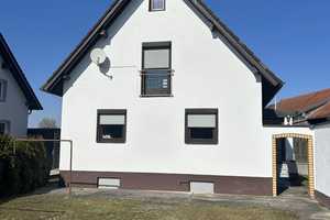 Freistehendes Einfamilienhaus mit Garten – Dingolfing-Landau (Kreis) – Vorschaubild 1