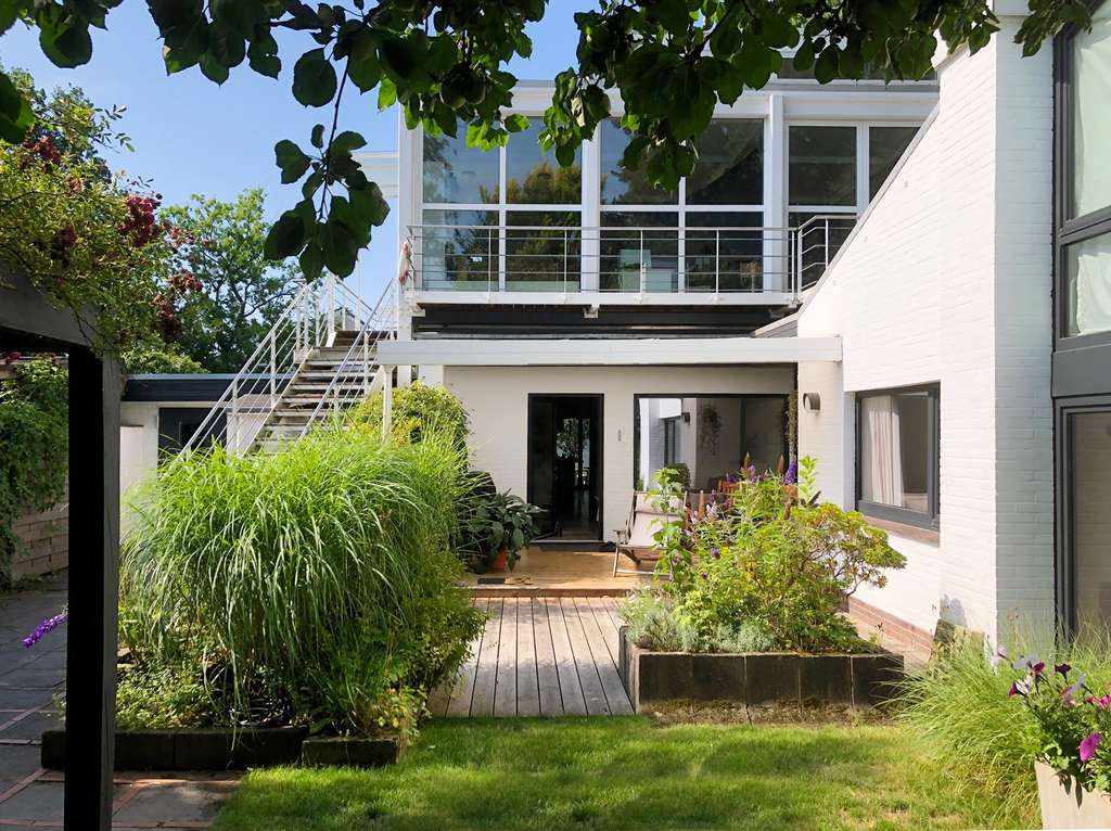 Saniertes Einfamilienhaus mit Atelieraufbau in Ofenerdiek