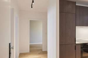Erstbezug nach Sanierung - 3 Zimmerwohnung mit Balkon direkt zwischen Kudamm und dem Tiergarten – Die vollständige Adresse der Immobilie erhältst du vom Anbieter., 10785 Tiergarten, Berlin – Vorschaubild 3