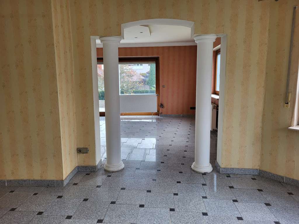 Immobilie in Buchen (Odenwald) - Großzügiges Zweifamilienhaus  -ruhige Wohnlage- - Bild 3