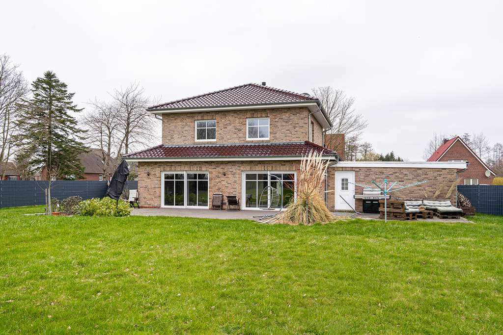 Immobilie in Westerholt - Traumhafte Stadtvilla mit großem Garten in idyllischer Lage - Bild 2