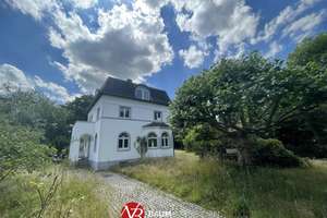 Klassische Villa mit traumhaftem Blick über die Felder bis hin zum Rhein – Die vollständige Adresse der Immobilie erhältst du vom Anbieter., 40667 Meerbusch – Vorschaubild 1
