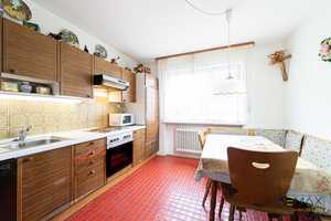 Zweifamilienhaus mit großem Garten u. Retro-Charme
Modernisierungsbedürftig in Gauting/ Königswiese – Starnberg (Kreis) – Vorschaubild 18