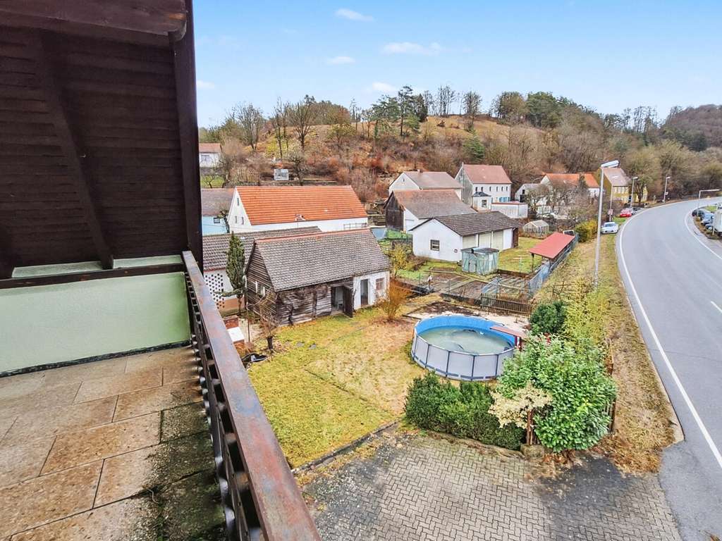 Immobilie in Weigendorf - Renovierungsbedürftiges Zweifamilienhaus mit Einliegerwohnung, Garten und 2 Stellplätzen - Bild 4