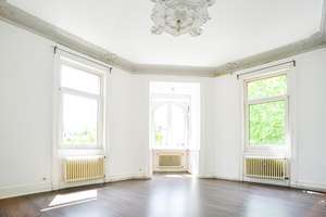 Klassische Altbauwohnung in denkmalgeschütztem Haus -provisionsfrei- mit Frankfurter Bad
