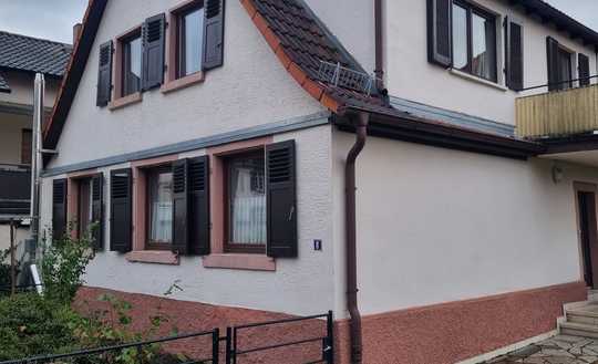 Einfamilienhaus mit Scheunen in Karlsruhe-Grötzingen