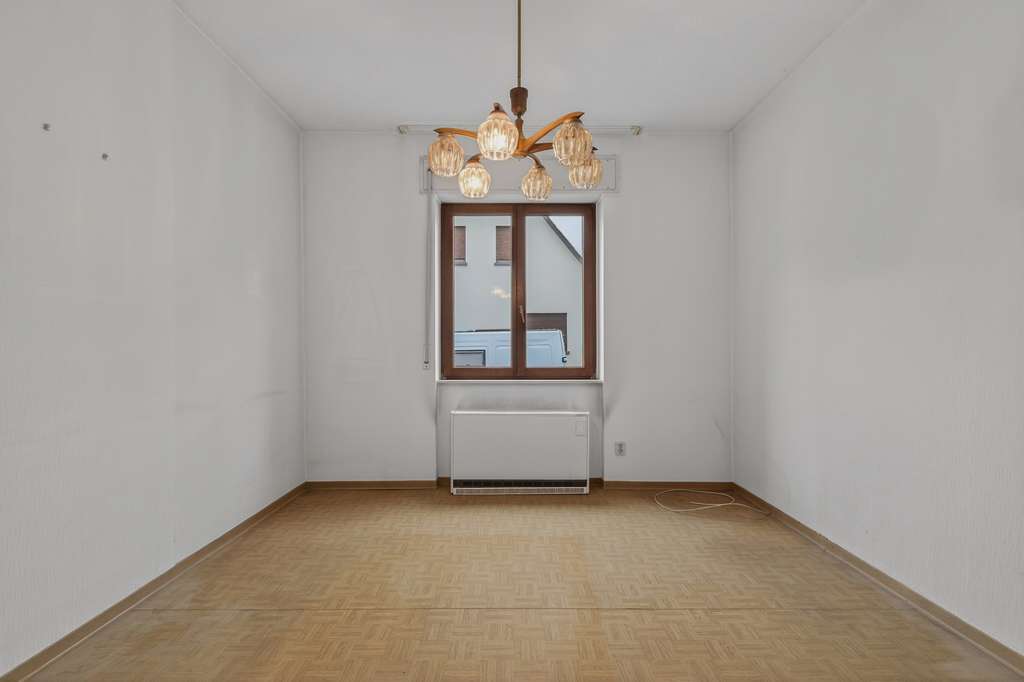 Immobilie in Linkenheim-Hochstetten - Zweifamilienhaus mit großem Grundstück, Scheune und Dachterrasse in  Linkenheim-Hochstetten - Bild 4