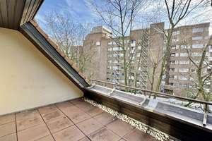 Großzügige Dachgeschoss-Maisonette-Galerie-Wohnung mit 4 Zimmer / 2 Balkone / renovierungsbedürftig – Robert-Stolz-Str. 13, 40470 Mörsenbroich, Düsseldorf – Vorschaubild 10