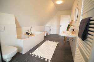Lichtdurchflutete Maisonettwohung im Einfamilienhausstil – Die vollständige Adresse der Immobilie erhältst du vom Anbieter., 1445 Radebeul – Vorschaubild 12