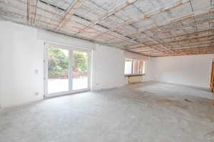 Einfamilienhaus mit neuem Dach, Ausbaureserve u. sonnigem Grundstück in guter Wohnlage in Malsch – Karlsruhe (Kreis) – Vorschaubild 2