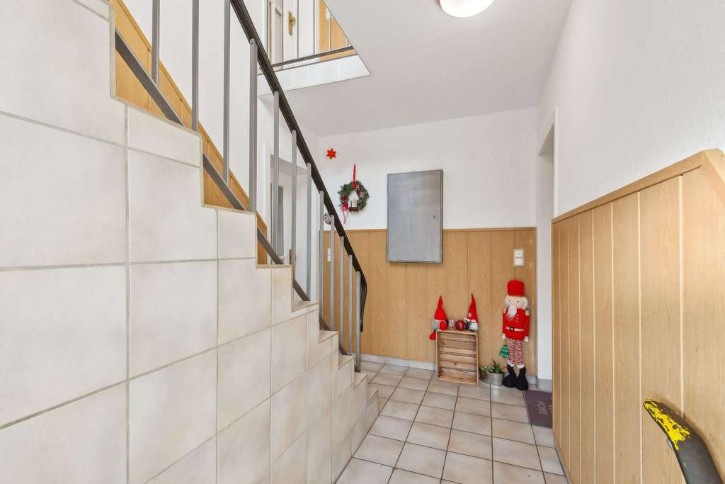 Immobilie in Neukirchen-Vluyn - Attraktives Mehrfamilienhaus mit Entwicklungspotenzial - Bild 3