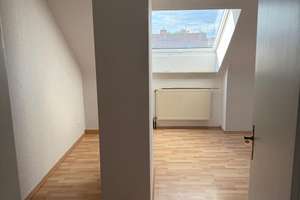 3-ZKB Dachgeschosswohnung mit Garage in Mannheim-Rheinau – gute Anbindung, WG geeignet – Die vollständige Adresse der Immobilie erhältst du vom Anbieter., 68219 Rheinau, Mannheim – Vorschaubild 4