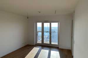 Hafencity: Erstbezug, Traumblick auf Elphi und Elbe, Einbauküche, Schrank Ankleide, Unterschrank Bad – Lucy-Borchardt-Straße 4, 20457 Hamburg – Vorschaubild 4