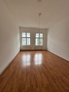 2-Zimmer Wohnung mit modernem Bad, Laminat und viel Licht in Weißensee