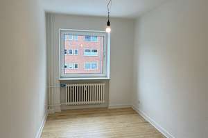 Sanierte 4-Raumwohnung mit Loggia ab sofort zu vermieten – Insterburger Str. 31, 24149 Neumühlen-Dietrichsdorf, Kiel – Vorschaubild 3