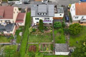 Platz für die ganze Familie: Zweifamilienhaus mit Garten & Doppelgarage in Nidda – Die vollständige Adresse der Immobilie erhältst du vom Anbieter., 63667 Nidda – Vorschaubild 2