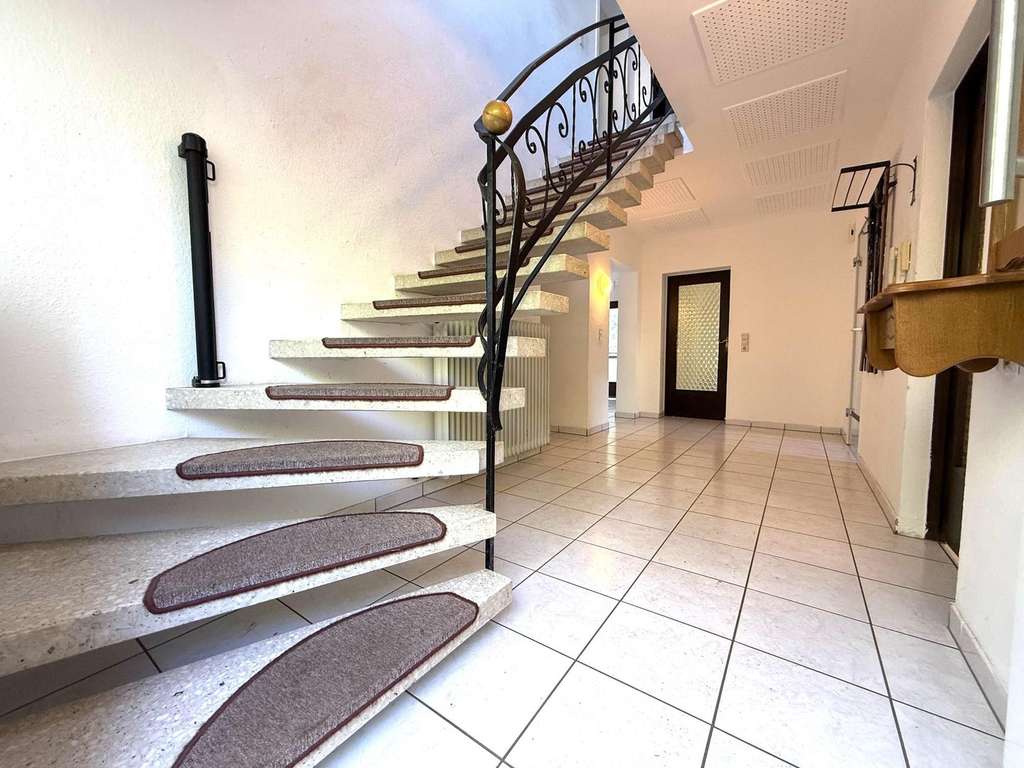 Immobilie in Lahr/Schwarzwald - Schönes, großes Einfamilienhaus mit Garten * in Lahr - Bild 2