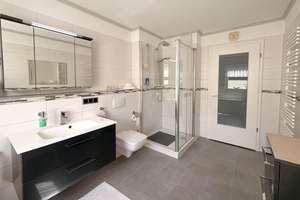 Moderne Erdgeschosswohnung in gefragter Lage von Travemünde inklusive Terrasse & Tiefgarage – Die vollständige Adresse der Immobilie erhältst du vom Anbieter., 23570 Travemünde, Lübeck – Vorschaubild 2