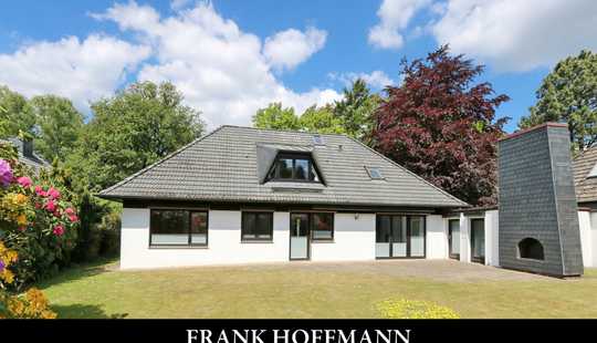 Bild von Charmantes Architektenhaus mit Garage auf großem Grundstück in Hamburg-Duvenstedt