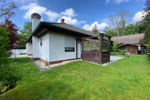BUNGALOW MIT GROSSEM GARTEN UND GARAGE – RENOVIERUNGSBEDÜRFTIG MIT VIEL POTENZIAL – Die vollständige Adresse der Immobilie erhältst du vom Anbieter., 81827 Waldtrudering, München – Vorschaubild 2