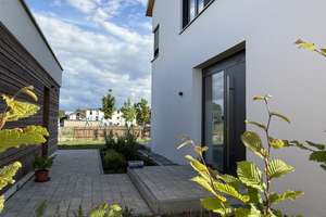 Moderne Architekten-Doppelhaushälfte – Die vollständige Adresse der Immobilie erhältst du vom Anbieter., 85232 Bergkirchen – Vorschaubild 2