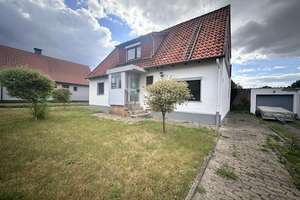 Einfamilienhaus mit großem Grundstück und Sanierungspotenzial! – Die vollständige Adresse der Immobilie erhältst du vom Anbieter., 38268 Lengede – Vorschaubild 2