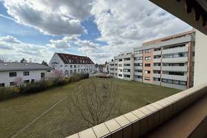 Freie 2-Zimmer-ETW mit großem Südwestbalkon, Aufzug und TG-Stellplatz im Kaufpreis enth