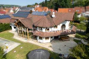 Großzügige Villa mit besonderer Architektur – Esslingen (Kreis) – Vorschaubild 1