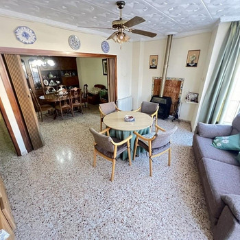 Ausgezeichnetes und geräumiges, sehr gut ausgestattetes Haus in Benicull del Xúquer mit einer bebaut