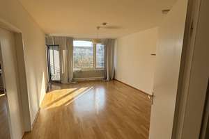 Große 2-Zimmer Wohnung mit sonnigem Balkon - Besichtigung 30.11 – Die vollständige Adresse der Immobilie erhältst du vom Anbieter., 81677 Steinhausen, München – Vorschaubild 2