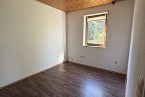 Großzügige 5-Zimmer-Splitlevel-Wohnung mit 153 m², Balkon, Garten und Kaminofen – Kirchweg 8, 75323 Bad Wildbad – Vorschaubild 19
