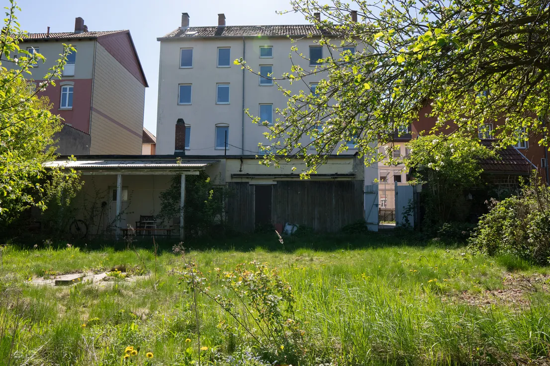 Exklusives Grundstück in begehrter Wohnlage von Braunschweig-Gliesmarode – Vorderes Haus