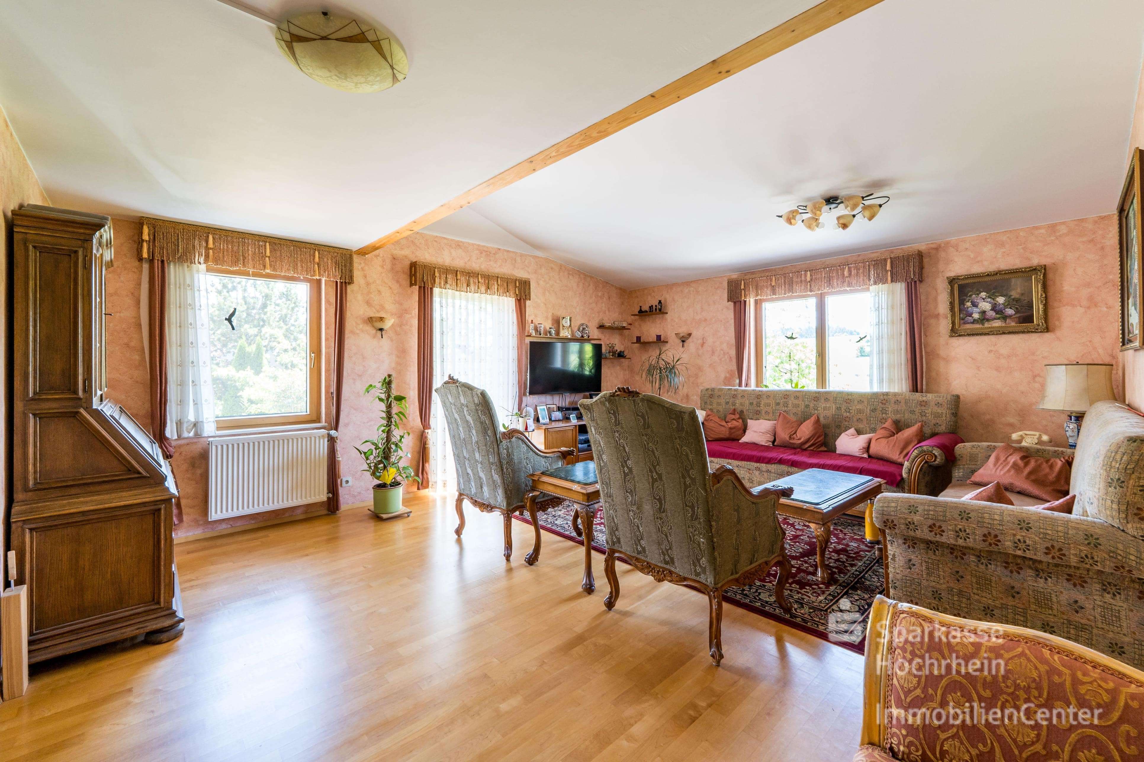 Immobilie in Herrischried - Viel Raum für Ihr Leben - Charmantes Landhaus mit drei Wohneinheiten und großem Grundstück - Bild 7