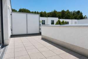 Helle Terrassenwohnung in oberster Etage mit TG-Stellplatz in Regensburg-Königswiesen – Dr.-Gessler-Str. 23e, 93051 Großprüfening-Dechbetten-Königswiesen, Regensburg – Vorschaubild 1