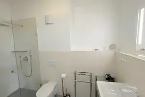Aussergewöhnliche  Architektenvilla im Bauhausstil mit Pool inkl. Einliegerwohnung ! – Aichach-Friedberg (Kreis) – Vorschaubild 37