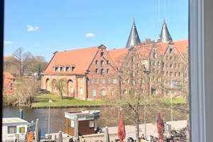 Altstadtwohnung direkt an der Trave – Blick auf Salzspeicher und Holstentor-Türme, 89 m², bezugsfrei – An der Obertrave 12, 23552 Innenstadt, Lübeck – Vorschaubild 11