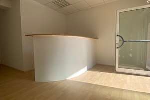 Schöner Laden, Büro oder  Gewerbefläche mit Stellplatz