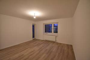 ERSTBEZUG nach Sanierung! Ideal geschnittene 3-Zimmer-Wohnung mit 2 Balkonen  – Paul-Bonatz-Straße 27, 40595 Garath, Düsseldorf – Vorschaubild 1