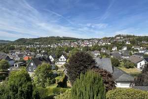 VR IMMO: Netphen, großzügiges Einfamilienhaus mit Einliegerwohnung in unverbaubarer Toplage! – Die vollständige Adresse der Immobilie erhältst du vom Anbieter., 57250 Netphen – Vorschaubild 15